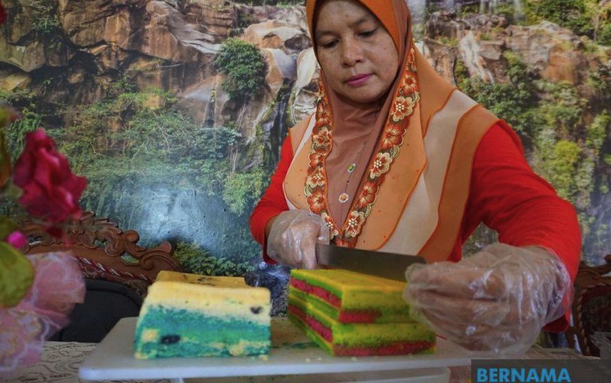 kek lapis Sarawak.
